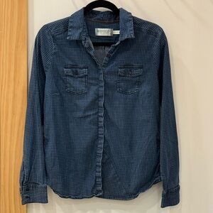 Aventura medium Blue denim chambray Button-Up Shirt top fair trade certified GUC